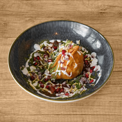 Samosa Chaat (1 Stück, vegetarisch)