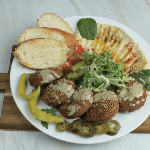 Hausgemachter Falafelteller