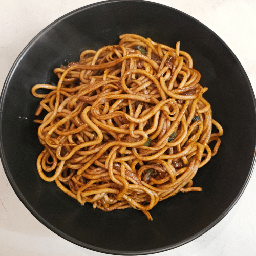 Gebratene Nudeln mit Gemüse