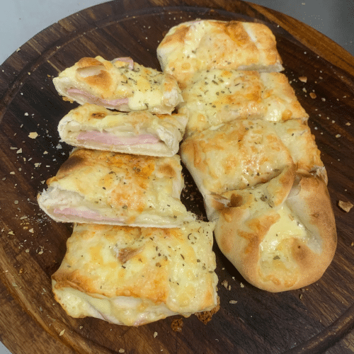 Pizzabrötchen mit Schinken und Käse