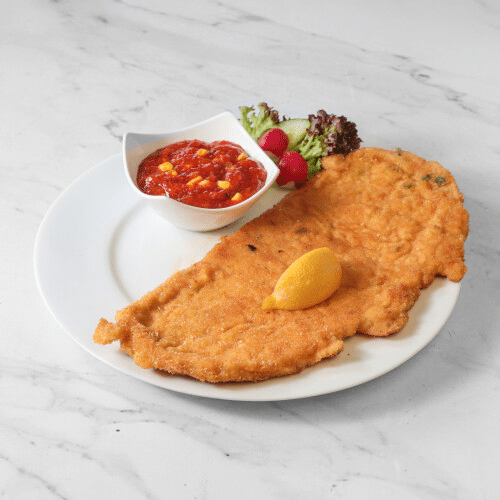 XXL Schnitzel mit Paprikasauce