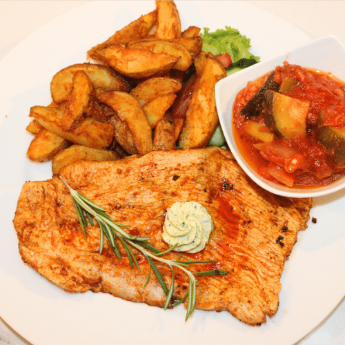 Putensteak vom Grill mit Kartoffelecken