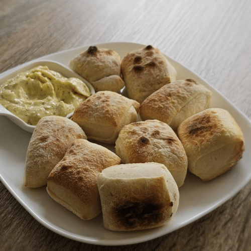 Pizzabrötchen mit Knoblauch-Kräutern Butter