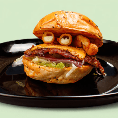 Mozzarella-Stick-Burger mit Pommes Fries