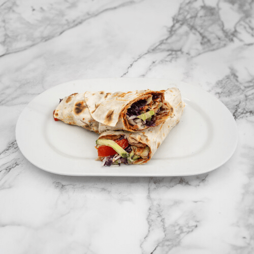 Türkische Pizza mit Kalbsdönerfleisch und Salat