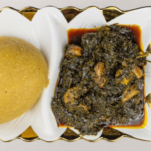 Eru Rinderfleisch-Gemüse Suppe mit Fufu