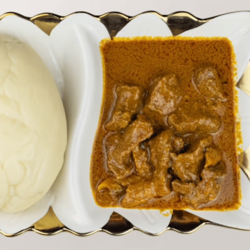 Groundnut Soup Rindfleisch-Erdnuss Suppe mit Fufu