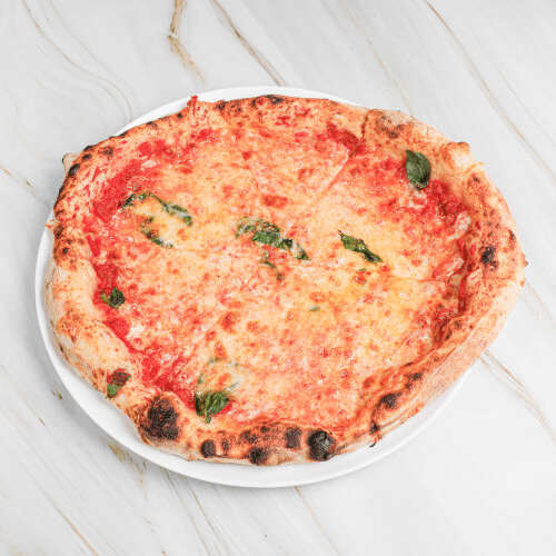 Pizza Classica Margherita mit Beilagensalat und Pepsi 1,0l