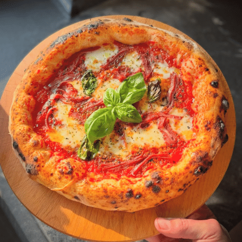 Pizza Salami, Normal, Ø 26cm Gemischtem Salat und Getränk