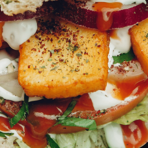 Gemischter Salat mit Halloumi
