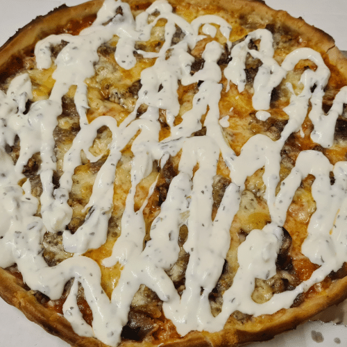 Pizza Dönerfleisch und Dönersauce
