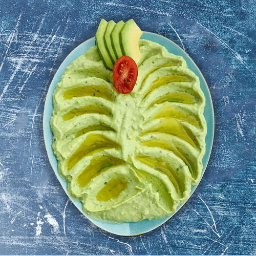 Hummus mit Avocado Teller