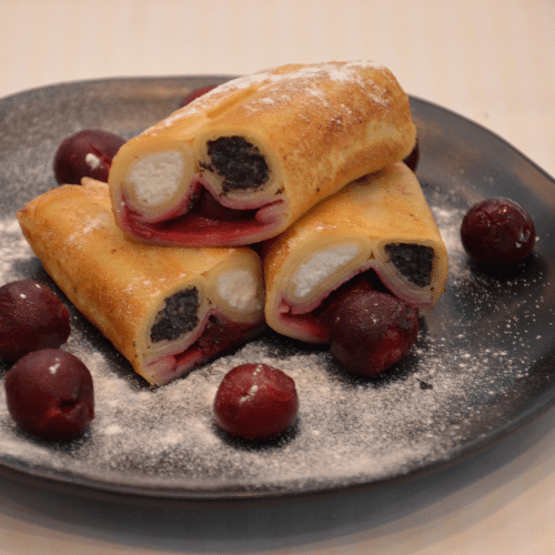 Pfannenkuchen gefüllt mit Mohn und Kirschen (3 Stück)