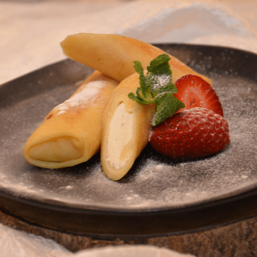 Pfannkuchen gefüllt mit süßem Quark (3 Stück)