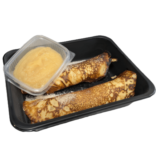 Eierplinse mit Zimt, Zucker und Apfelmus