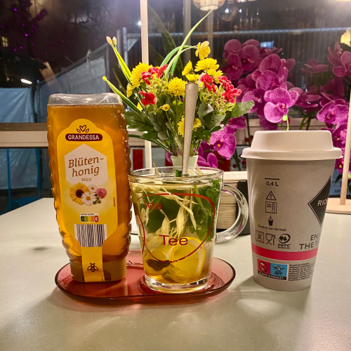 Trà Sả 0.4l( Heißer Tee)