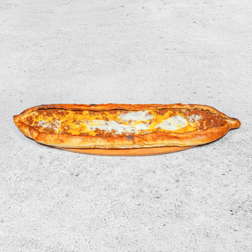 Pide mit Hackfleisch und Ei
