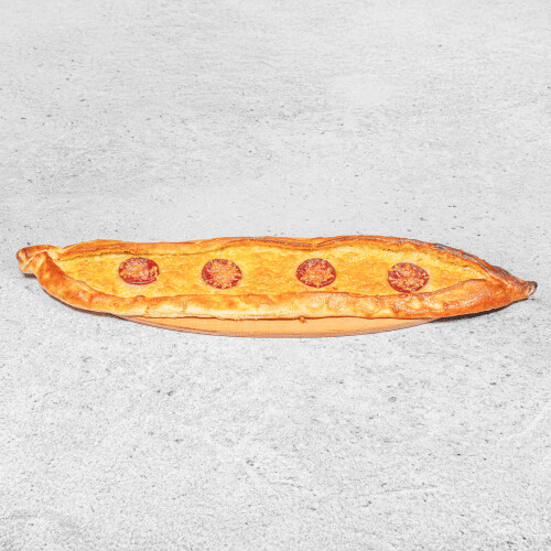 Pide mit Sucuk und Käse