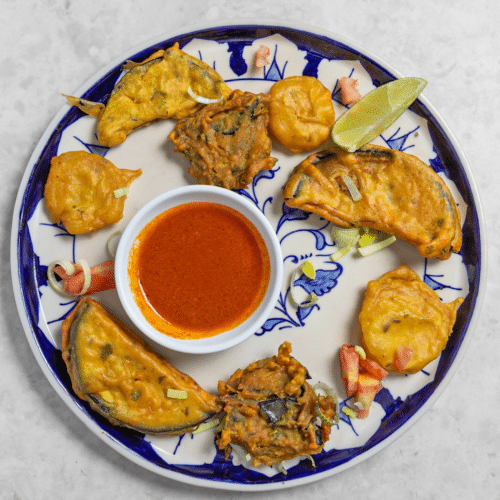 Thali-Teller Bangan Bhurta Pakora