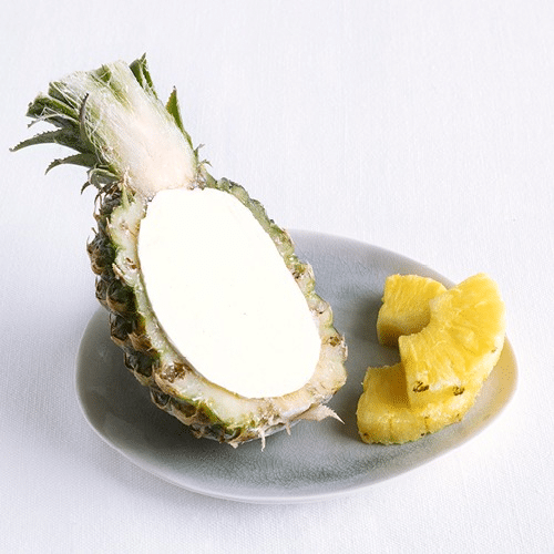 Ananassorbet in echter Fruchtschale