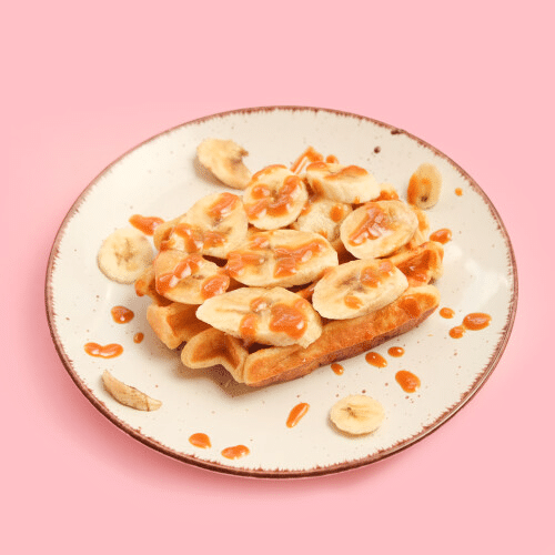 Bananen-Waffel mit Karamellsoße