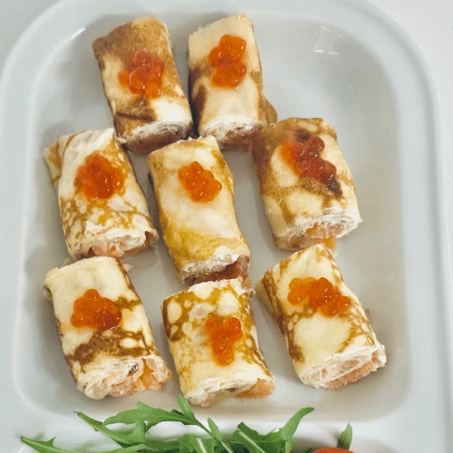 Crepes mit Lachs und Frischkäse gefüllt (8 Röllchen)