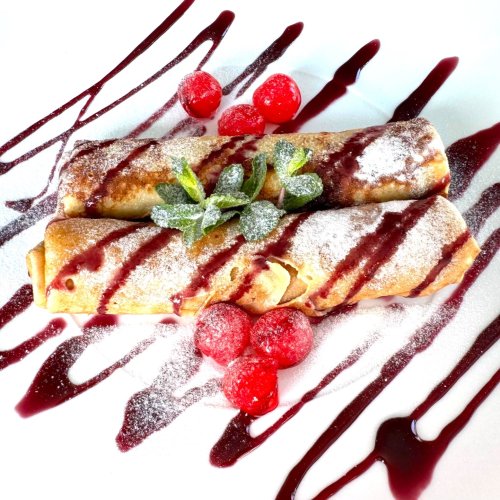 Crepes mit Quark, Kirschen und Mohn gefüllt