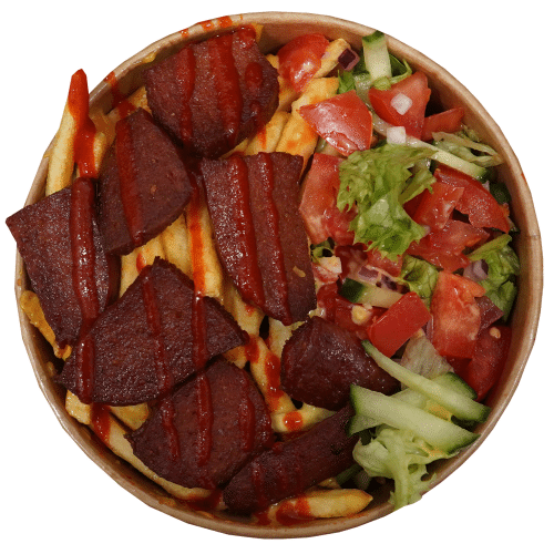 Pommes Bowl mit Sucuk & Salat