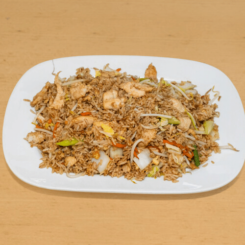 Gebratener Eierreis mit Hühnerfleisch
