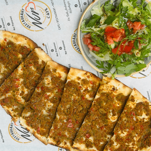 Pide nach Konya-Art