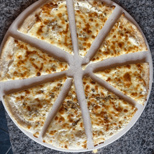 Pizza mit Schmand Sauce