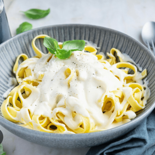 Tagliatelle im Parmesanleib