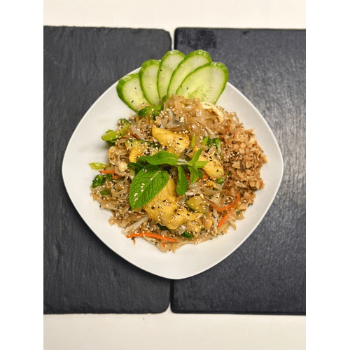 Reisbandnudeln mit gebratenen Hähnchen