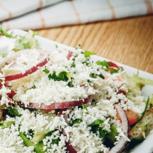 Gemischter Salat mit Käse