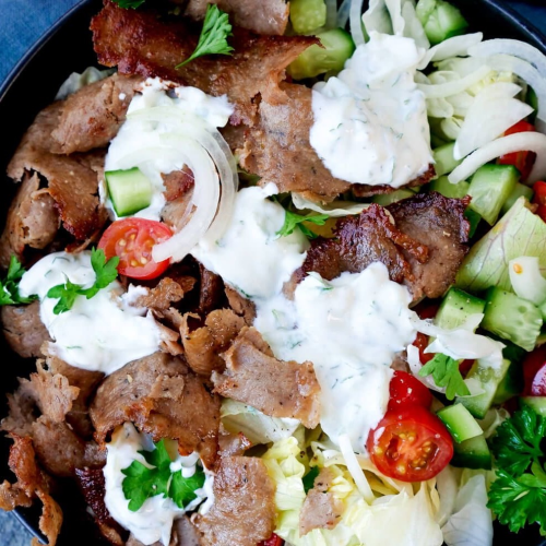 Gemischter Salatteller mit Käse