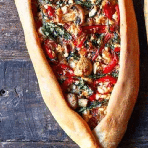 Pide Vegetarisch mit Salat (vegetarisch)