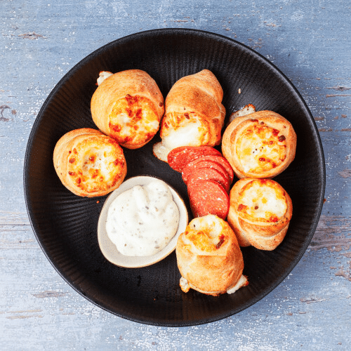 Gefüllte Pizzabrötchen mit Sucuk