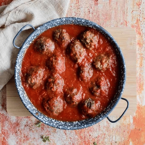 Rinderhackfleischbällchen ( in Tomatensoße dazu Reis )