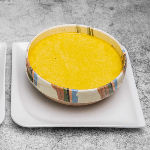 Kuttelsuppe nach rumänischer Art mit Brot