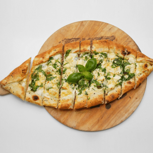 Pide mit Spinat, Käse und Ei (vegetarisch)