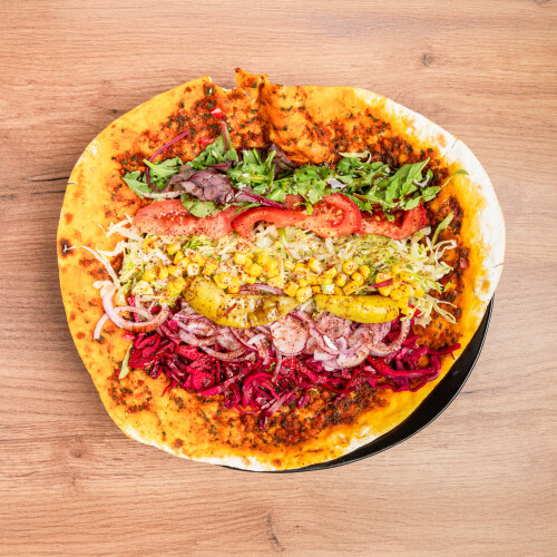 Lahmacun mit Salat