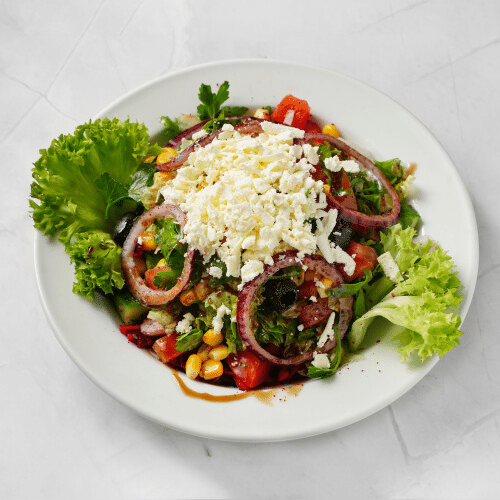 Gemischter Salat mit Käse
