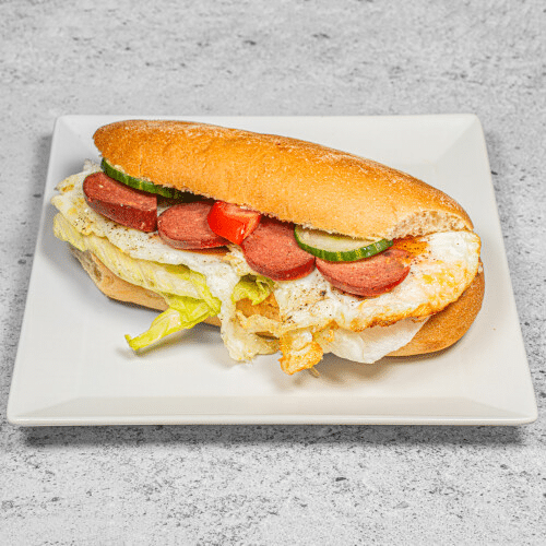 Baguette mit Spiegelei und Sucuk