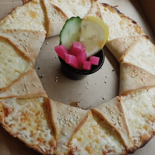 Pizzabrötchen mit Spinat und Käse