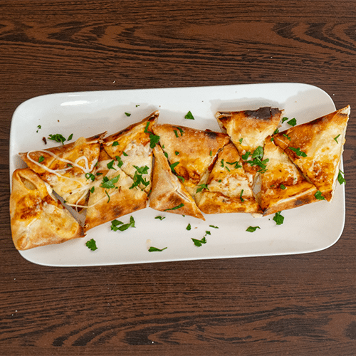 Gefüllte Pizzabrötchen mit Käse