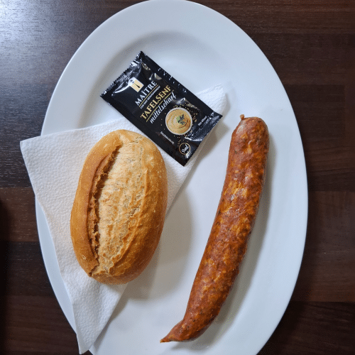 Knacker mit Brötchen