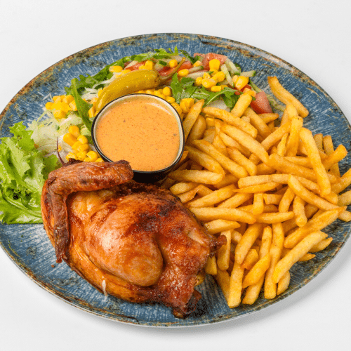 1/2 gegrilltes Hähnchen mit Pommes frites und Salat