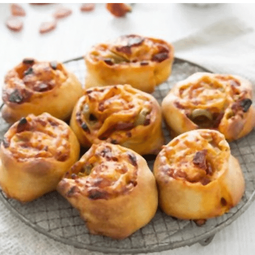 Gefüllte Pizzabrötchen mit Schinken