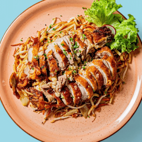 Gebratene Udon Nudeln mit knuspriger Ente