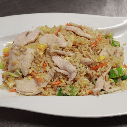 Gebratener Eierreis mit Hühnerfleisch